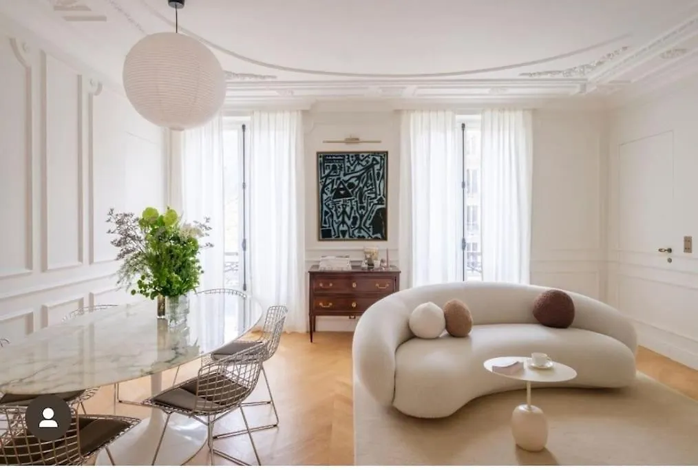 Appart Haussmannien Luxe - 2 Chambres, Champs-Elysees Paris Appartement