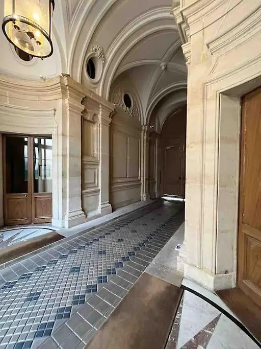 Appart Haussmannien Luxe - 2 Chambres, Champs-Elysees Paříž