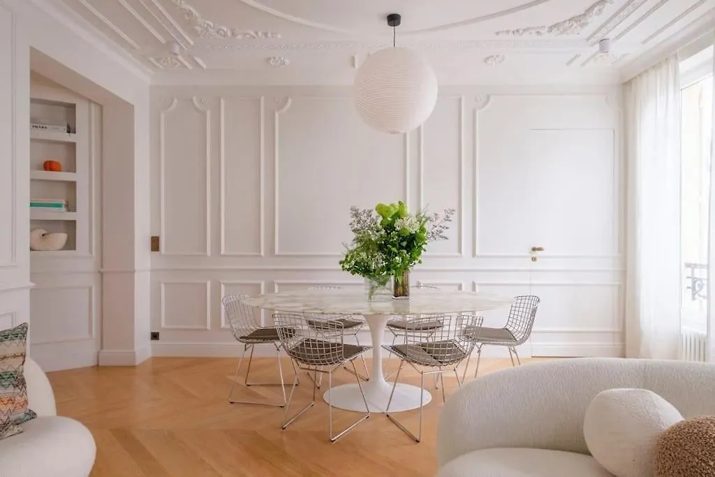 Appart Haussmannien Luxe - 2 Chambres, Champs-Elysees Paris 0*,  France