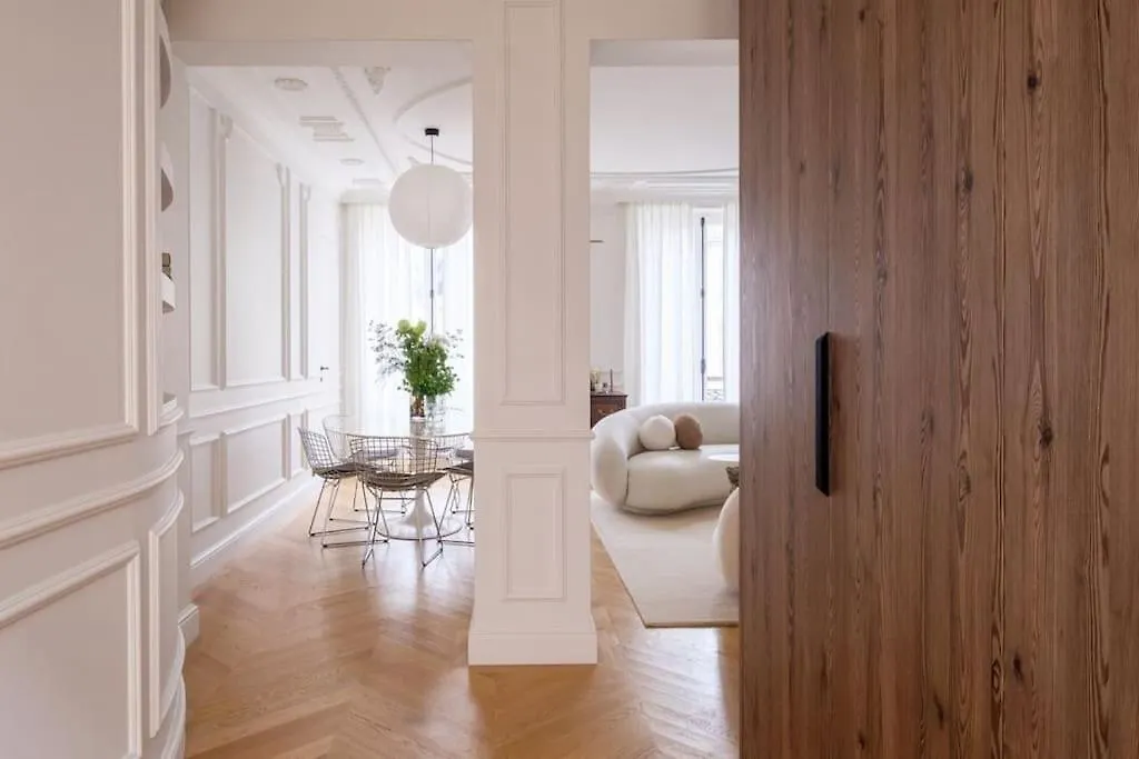 Appart Haussmannien Luxe - 2 Chambres, Champs-Elysees Paris Apartment