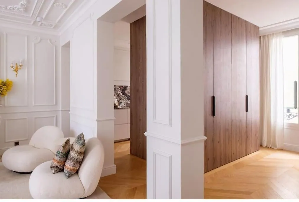 Apartment Appart Haussmannien Luxe - 2 Chambres, Champs-Elysees Paris France